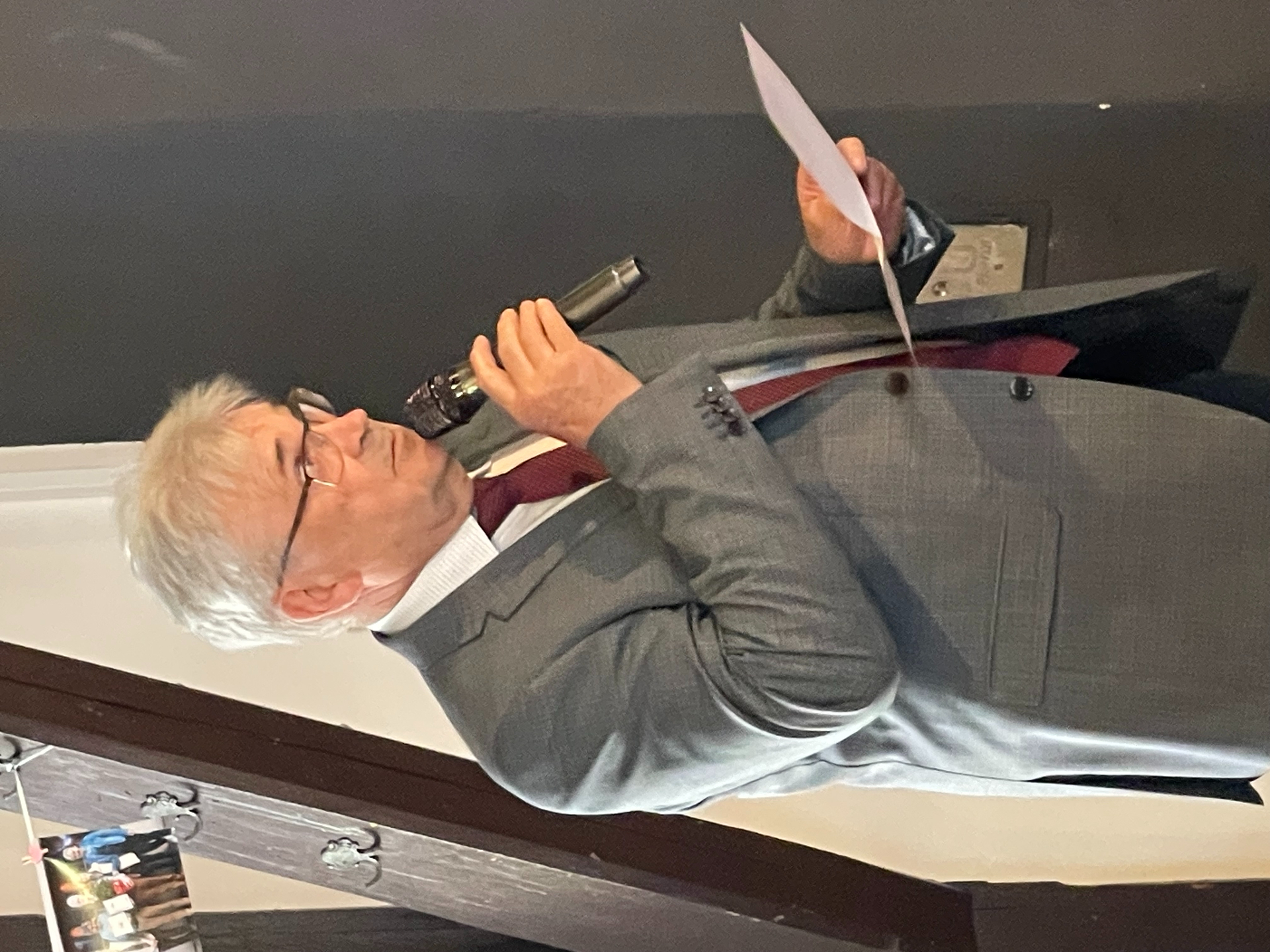 Gerhard Nagengast, Kreisvorsitzender des Kreisverbandes für Gartenbau und Landschaftspflege e.V., richtet sein Grußwort an die Mitglieder